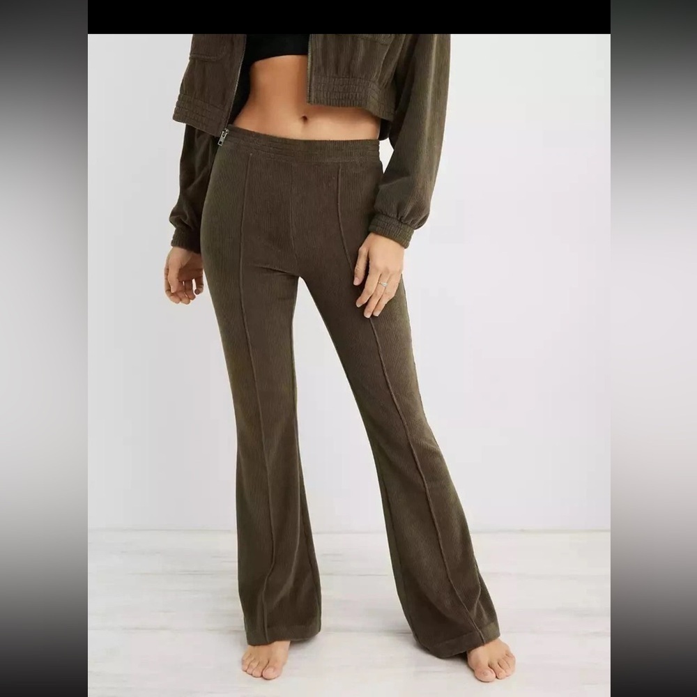 Festival Y2K Pull-On Aerie Groove-On Velour High Waisted Flare Pant Sz M